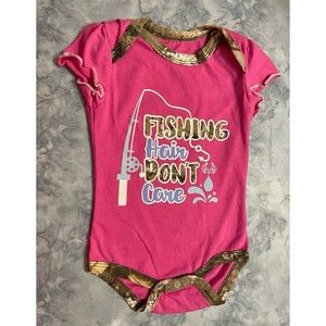 Pink Realtree Fishing Camo Baby Girl Onesie Bodysuit Outfit, Size 3-6 months